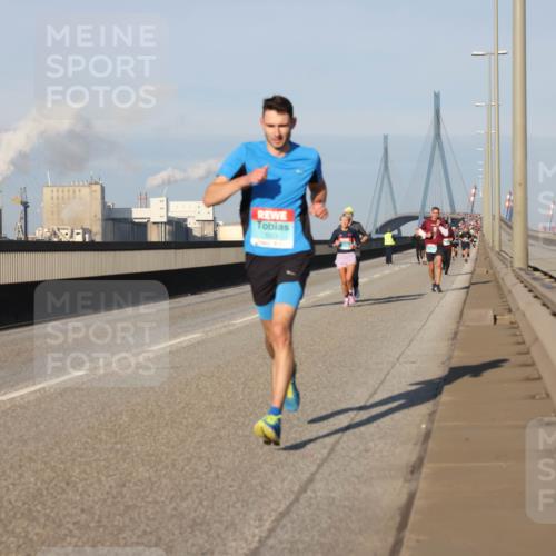 03.10.2025 - Köhlbrandbrückenlauf Lena Gebhardt http://msf.ph/oto/9111241 03.10.2025 09:41:48 Position 2  meine-sportfotos.de