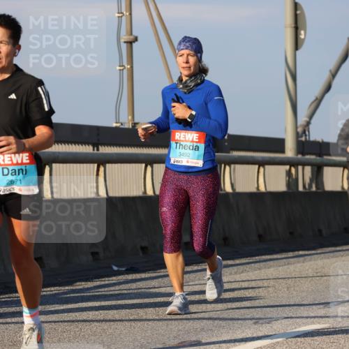 03.10.2025 - Köhlbrandbrückenlauf Strokosch-Dieckow http://msf.ph/oto/9111359 03.10.2025 09:44:02 Position 2 2671, 3492, 2323 meine-sportfotos.de