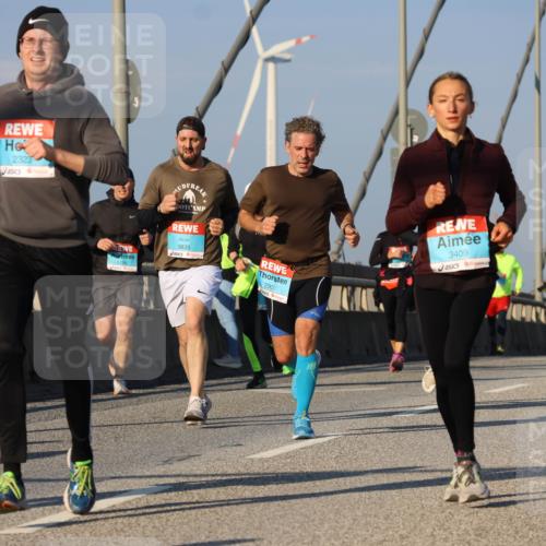 03.10.2025 - Köhlbrandbrückenlauf Strokosch-Dieckow http://msf.ph/oto/9111379 03.10.2025 09:44:03 Position 2 2323, 3835, 1199, 2903, 3409, 2716 meine-sportfotos.de