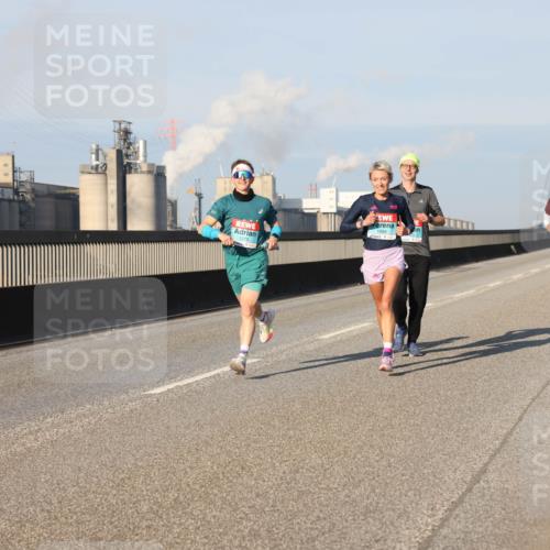 03.10.2025 - Köhlbrandbrückenlauf Lena Gebhardt http://msf.ph/oto/9111381 03.10.2025 09:41:53 Position 2  meine-sportfotos.de