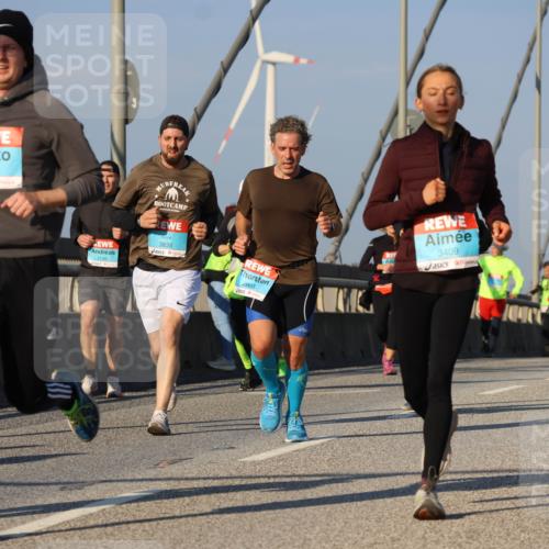 03.10.2025 - Köhlbrandbrückenlauf Strokosch-Dieckow http://msf.ph/oto/9111391 03.10.2025 09:44:03 Position 2 2323, 1199, 3835, 2903, 3409 meine-sportfotos.de