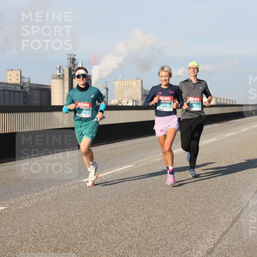 03.10.2025 - Köhlbrandbrückenlauf Lena Gebhardt http://msf.ph/oto/9111446 03.10.2025 09:41:53 Position 2 275, 1086, 1103 meine-sportfotos.de