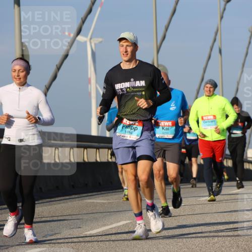 03.10.2025 - Köhlbrandbrückenlauf Strokosch-Dieckow http://msf.ph/oto/9111505 03.10.2025 09:44:17 Position 2 10, 3, 1486, 3250 meine-sportfotos.de