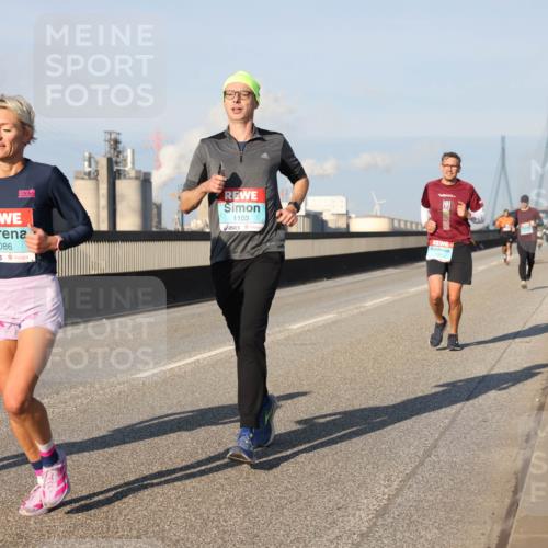 03.10.2025 - Köhlbrandbrückenlauf Lena Gebhardt http://msf.ph/oto/9111522 03.10.2025 09:41:54 Position 2 1086, 1103 meine-sportfotos.de