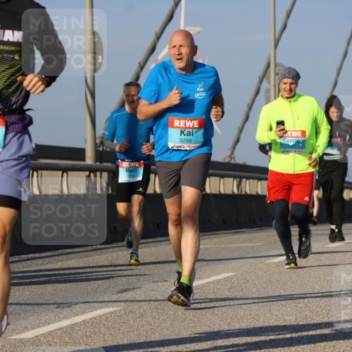 03.10.2025 - Köhlbrandbrückenlauf Strokosch-Dieckow http://msf.ph/oto/9111536 03.10.2025 09:44:19 Position 2 70, 3, 1486, 1319, 3250, 1451, 1 meine-sportfotos.de