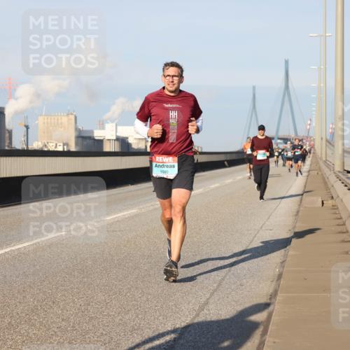 03.10.2025 - Köhlbrandbrückenlauf Lena Gebhardt http://msf.ph/oto/9111563 03.10.2025 09:41:56 Position 2 1090 meine-sportfotos.de