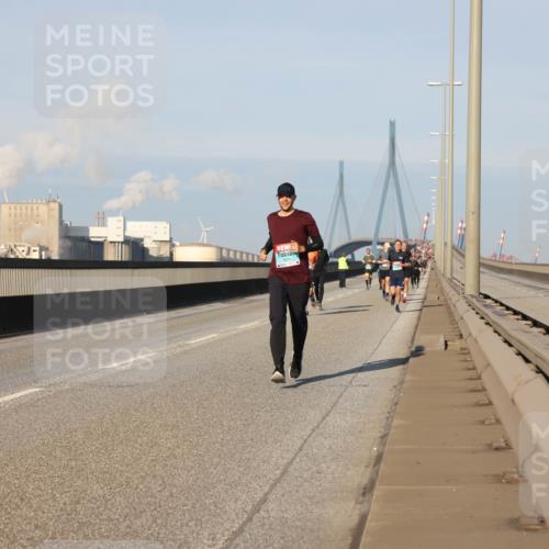 03.10.2025 - Köhlbrandbrückenlauf Lena Gebhardt http://msf.ph/oto/9111620 03.10.2025 09:41:58 Position 2  meine-sportfotos.de
