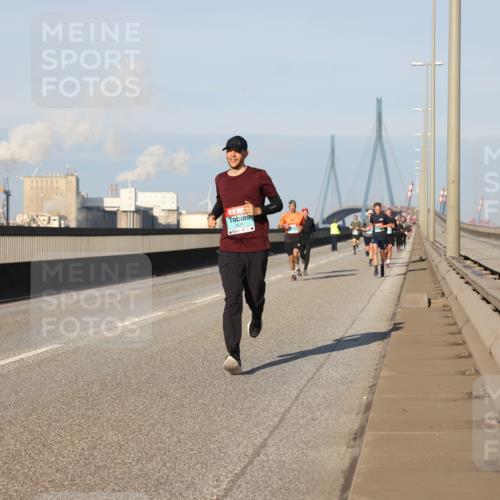 03.10.2025 - Köhlbrandbrückenlauf Lena Gebhardt http://msf.ph/oto/9111649 03.10.2025 09:41:59 Position 2 1421 meine-sportfotos.de