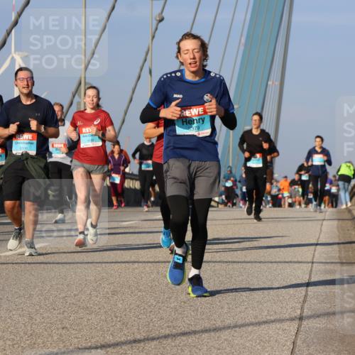 03.10.2025 - Köhlbrandbrückenlauf Strokosch-Dieckow http://msf.ph/oto/9111658 03.10.2025 09:44:34 Position 2 1506, 1333, 1410, 8379 meine-sportfotos.de