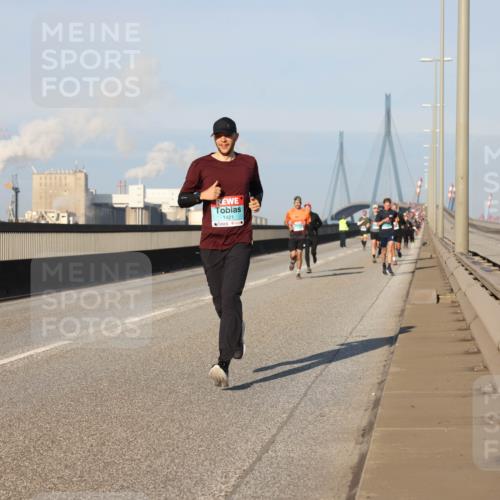 03.10.2025 - Köhlbrandbrückenlauf Lena Gebhardt http://msf.ph/oto/9111671 03.10.2025 09:41:59 Position 2 1421 meine-sportfotos.de