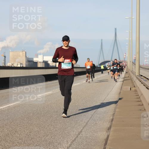 03.10.2025 - Köhlbrandbrückenlauf Lena Gebhardt http://msf.ph/oto/9111679 03.10.2025 09:41:59 Position 2 1421 meine-sportfotos.de