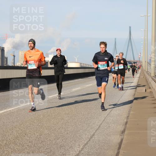 03.10.2025 - Köhlbrandbrückenlauf Lena Gebhardt http://msf.ph/oto/9111732 03.10.2025 09:42:05 Position 2  meine-sportfotos.de