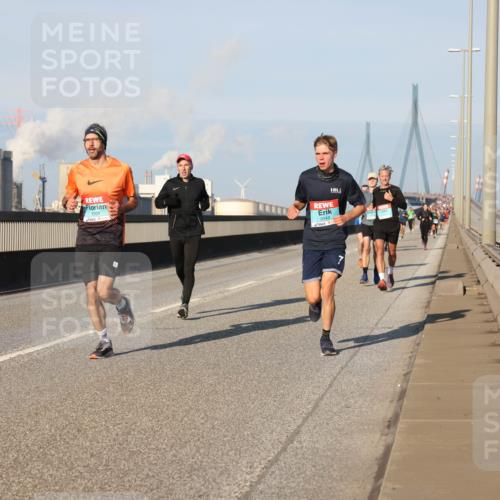 03.10.2025 - Köhlbrandbrückenlauf Lena Gebhardt http://msf.ph/oto/9111743 03.10.2025 09:42:05 Position 2 11011, 3143 meine-sportfotos.de