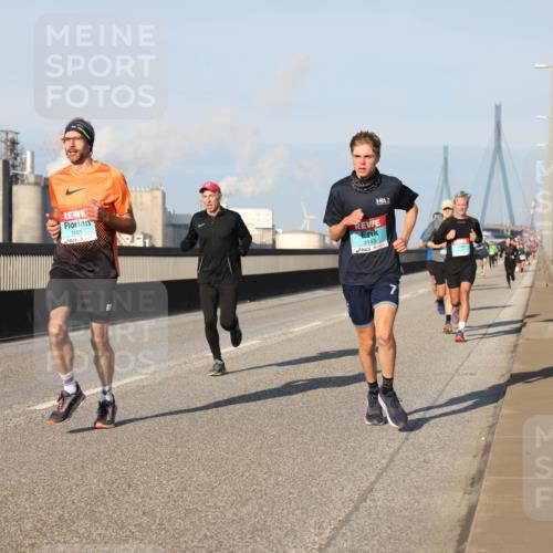 03.10.2025 - Köhlbrandbrückenlauf Lena Gebhardt http://msf.ph/oto/9111767 03.10.2025 09:42:05 Position 2 11011, 3143 meine-sportfotos.de