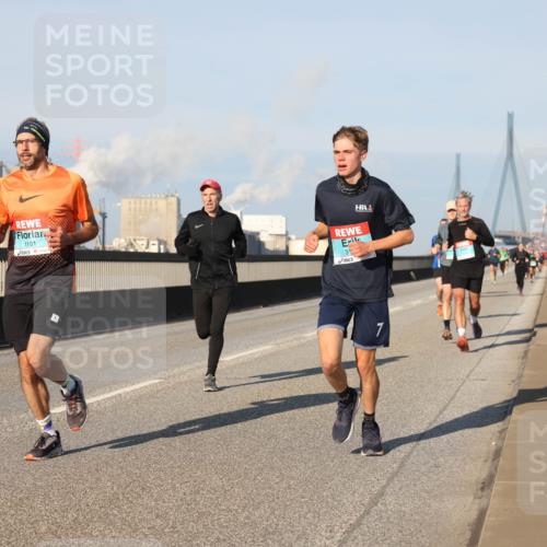 03.10.2025 - Köhlbrandbrückenlauf Lena Gebhardt http://msf.ph/oto/9111774 03.10.2025 09:42:06 Position 2 1101, 3 meine-sportfotos.de