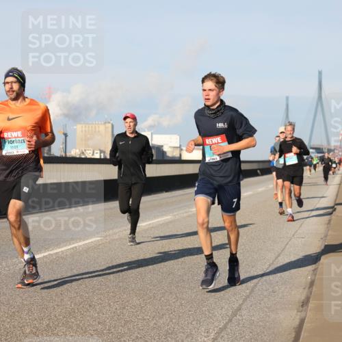 03.10.2025 - Köhlbrandbrückenlauf Lena Gebhardt http://msf.ph/oto/9111787 03.10.2025 09:42:06 Position 2 1101, 1 meine-sportfotos.de