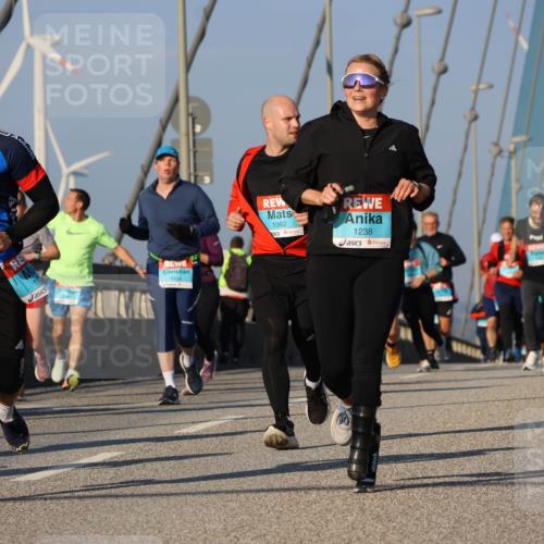 03.10.2025 - Köhlbrandbrückenlauf Strokosch-Dieckow http://msf.ph/oto/9111892 03.10.2025 09:44:55 Position 2 1, 1962, 1238, 1402 meine-sportfotos.de
