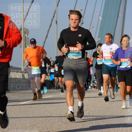 03.10.2025 - Köhlbrandbrückenlauf Strokosch-Dieckow http://msf.ph/oto/9111919 03.10.2025 09:44:59 Position 2 1962, 1402, 3071, 2677 meine-sportfotos.de