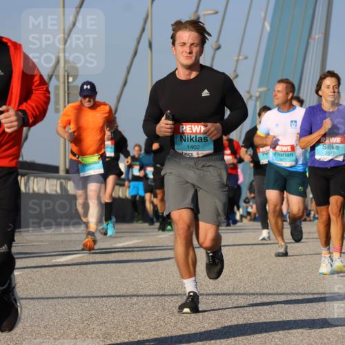03.10.2025 - Köhlbrandbrückenlauf Strokosch-Dieckow http://msf.ph/oto/9111931 03.10.2025 09:44:59 Position 2 1962, 1402, 3071, 2677 meine-sportfotos.de