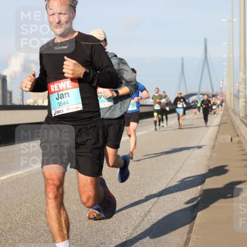 03.10.2025 - Köhlbrandbrückenlauf Lena Gebhardt http://msf.ph/oto/9111935 03.10.2025 09:42:09 Position 2 3544, 150 meine-sportfotos.de