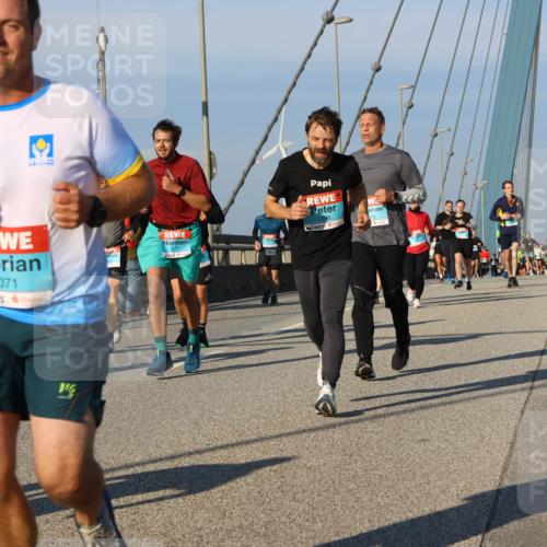 03.10.2025 - Köhlbrandbrückenlauf Strokosch-Dieckow http://msf.ph/oto/9111968 03.10.2025 09:45:07 Position 2 3071, 1336, 3177 meine-sportfotos.de