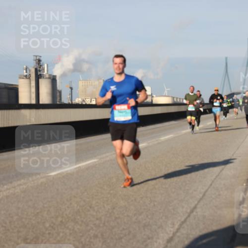 03.10.2025 - Köhlbrandbrückenlauf Lena Gebhardt http://msf.ph/oto/9111988 03.10.2025 09:42:11 Position 2  meine-sportfotos.de