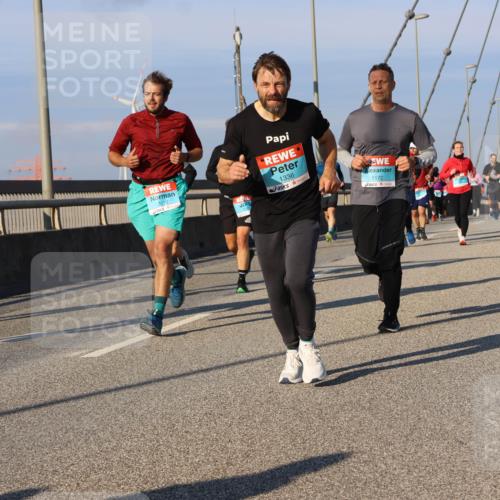 03.10.2025 - Köhlbrandbrückenlauf Strokosch-Dieckow http://msf.ph/oto/9111989 03.10.2025 09:45:08 Position 2 3361, 3177, 1336, 1172 meine-sportfotos.de