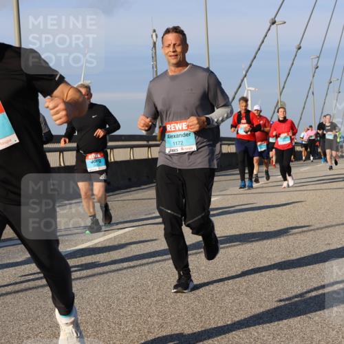 03.10.2025 - Köhlbrandbrückenlauf Strokosch-Dieckow http://msf.ph/oto/9112010 03.10.2025 09:45:09 Position 2 3177, 1336, 1172 meine-sportfotos.de