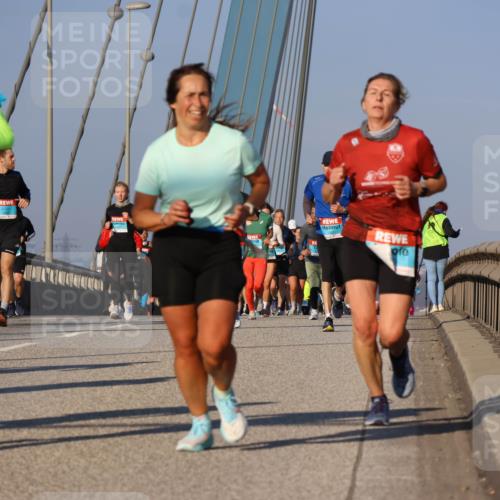 03.10.2025 - Köhlbrandbrückenlauf Strokosch-Dieckow http://msf.ph/oto/9112110 03.10.2025 09:45:19 Position 2 2776 meine-sportfotos.de