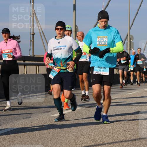 03.10.2025 - Köhlbrandbrückenlauf Strokosch-Dieckow http://msf.ph/oto/9112131 03.10.2025 09:45:20 Position 2 280, 2776 meine-sportfotos.de