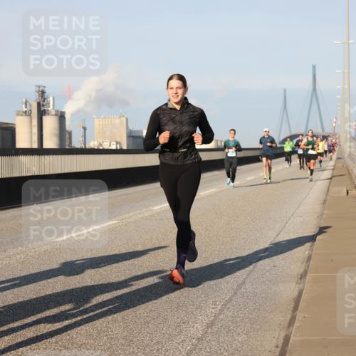 03.10.2025 - Köhlbrandbrückenlauf Lena Gebhardt http://msf.ph/oto/9112161 03.10.2025 09:42:17 Position 2  meine-sportfotos.de