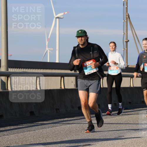 03.10.2025 - Köhlbrandbrückenlauf Strokosch-Dieckow http://msf.ph/oto/9112168 03.10.2025 09:45:28 Position 2 1489, 1229, 3808 meine-sportfotos.de