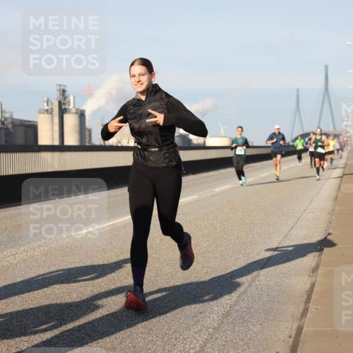 03.10.2025 - Köhlbrandbrückenlauf Lena Gebhardt http://msf.ph/oto/9112181 03.10.2025 09:42:17 Position 2  meine-sportfotos.de