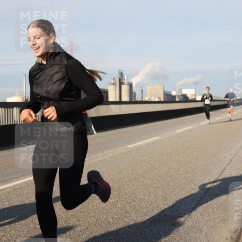 03.10.2025 - Köhlbrandbrückenlauf Lena Gebhardt http://msf.ph/oto/9112211 03.10.2025 09:42:18 Position 2  meine-sportfotos.de