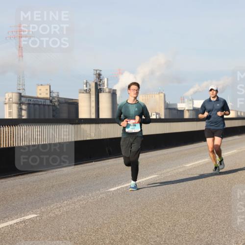 03.10.2025 - Köhlbrandbrückenlauf Lena Gebhardt http://msf.ph/oto/9112230 03.10.2025 09:42:21 Position 2 1027 meine-sportfotos.de