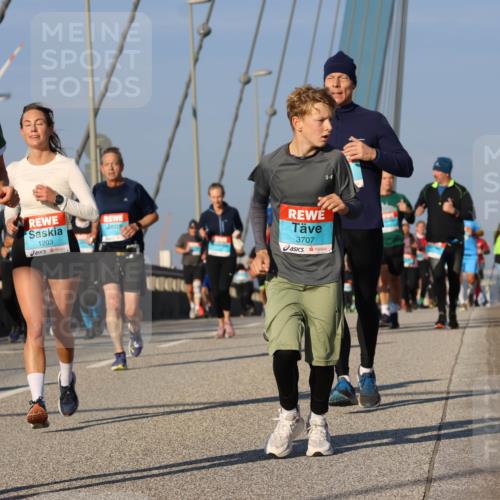 03.10.2025 - Köhlbrandbrückenlauf Strokosch-Dieckow http://msf.ph/oto/9112236 03.10.2025 09:45:34 Position 2 2908, 3709, 1203, 3707 meine-sportfotos.de