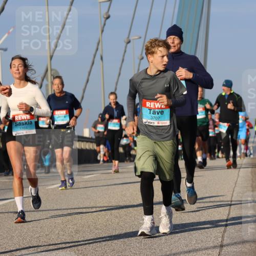 03.10.2025 - Köhlbrandbrückenlauf Strokosch-Dieckow http://msf.ph/oto/9112242 03.10.2025 09:45:34 Position 2 3709, 1203, 3707 meine-sportfotos.de