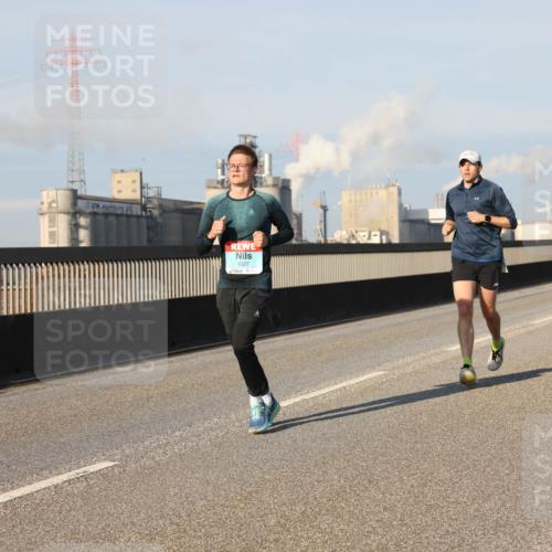 03.10.2025 - Köhlbrandbrückenlauf Lena Gebhardt http://msf.ph/oto/9112251 03.10.2025 09:42:22 Position 2 4, 1027 meine-sportfotos.de