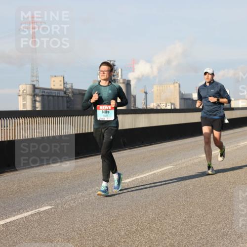 03.10.2025 - Köhlbrandbrückenlauf Lena Gebhardt http://msf.ph/oto/9112263 03.10.2025 09:42:22 Position 2 1027 meine-sportfotos.de