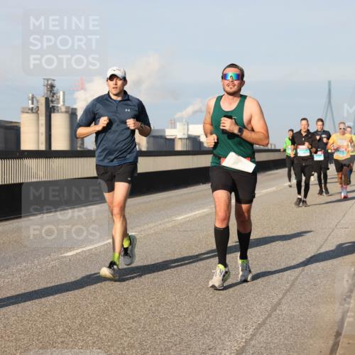 03.10.2025 - Köhlbrandbrückenlauf Lena Gebhardt http://msf.ph/oto/9112314 03.10.2025 09:42:23 Position 2  meine-sportfotos.de