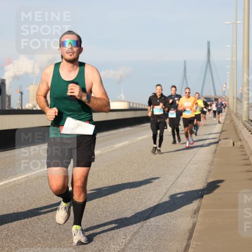 03.10.2025 - Köhlbrandbrückenlauf Lena Gebhardt http://msf.ph/oto/9112348 03.10.2025 09:42:24 Position 2  meine-sportfotos.de