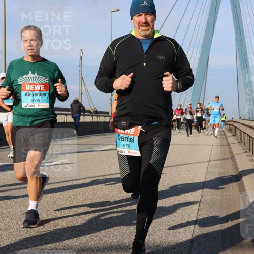 03.10.2025 - Köhlbrandbrückenlauf Strokosch-Dieckow http://msf.ph/oto/9112407 03.10.2025 09:45:44 Position 2 555, 1699, 1876 meine-sportfotos.de