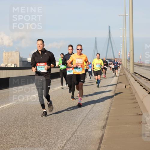 03.10.2025 - Köhlbrandbrückenlauf Lena Gebhardt http://msf.ph/oto/9112414 03.10.2025 09:42:26 Position 2 1261 meine-sportfotos.de