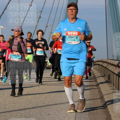 03.10.2025 - Köhlbrandbrückenlauf Strokosch-Dieckow http://msf.ph/oto/9112424 03.10.2025 09:45:50 Position 2 1536, 1286 meine-sportfotos.de