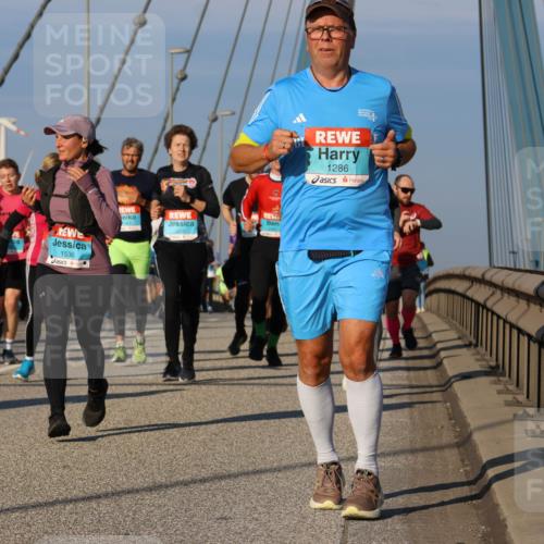 03.10.2025 - Köhlbrandbrückenlauf Strokosch-Dieckow http://msf.ph/oto/9112428 03.10.2025 09:45:50 Position 2 1536, 3010, 1286 meine-sportfotos.de