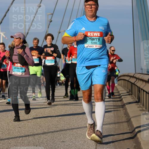 03.10.2025 - Köhlbrandbrückenlauf Strokosch-Dieckow http://msf.ph/oto/9112435 03.10.2025 09:45:50 Position 2 1536, 1286 meine-sportfotos.de