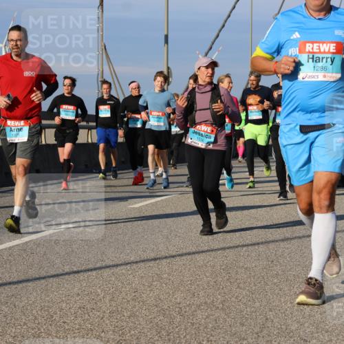 03.10.2025 - Köhlbrandbrückenlauf Strokosch-Dieckow http://msf.ph/oto/9112450 03.10.2025 09:45:51 Position 2 640, 1243, 1375, 1536, 1286 meine-sportfotos.de