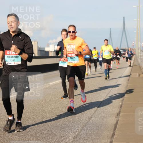03.10.2025 - Köhlbrandbrückenlauf Lena Gebhardt http://msf.ph/oto/9112467 03.10.2025 09:42:27 Position 2 1261, 3043 meine-sportfotos.de