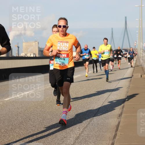 03.10.2025 - Köhlbrandbrückenlauf Lena Gebhardt http://msf.ph/oto/9112494 03.10.2025 09:42:27 Position 2 1261, 3043 meine-sportfotos.de