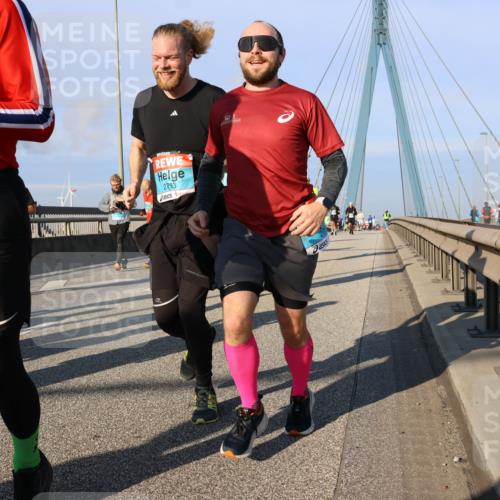 03.10.2025 - Köhlbrandbrückenlauf Strokosch-Dieckow http://msf.ph/oto/9112544 03.10.2025 09:45:57 Position 2 2560, 2793 meine-sportfotos.de